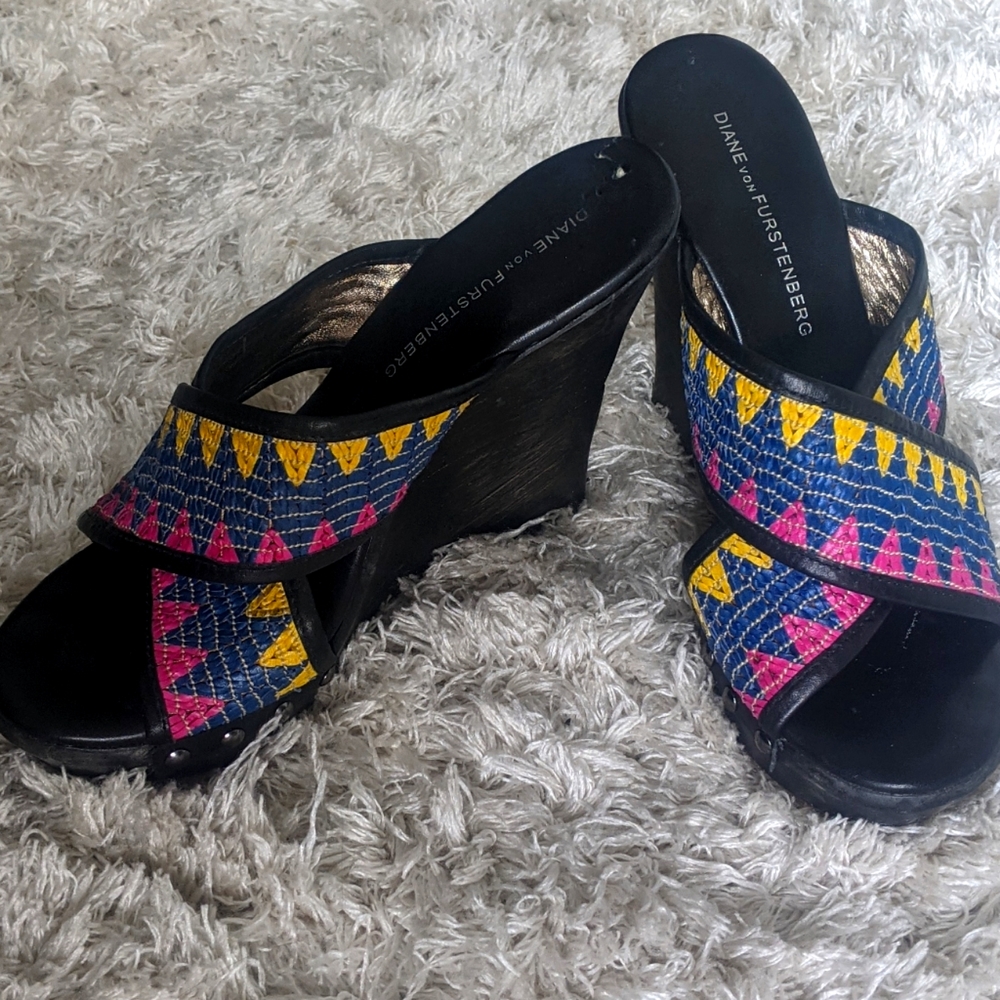 MOVING SALE! DIANE VON FURSTENBERG Wedges - Picture 5 of 9